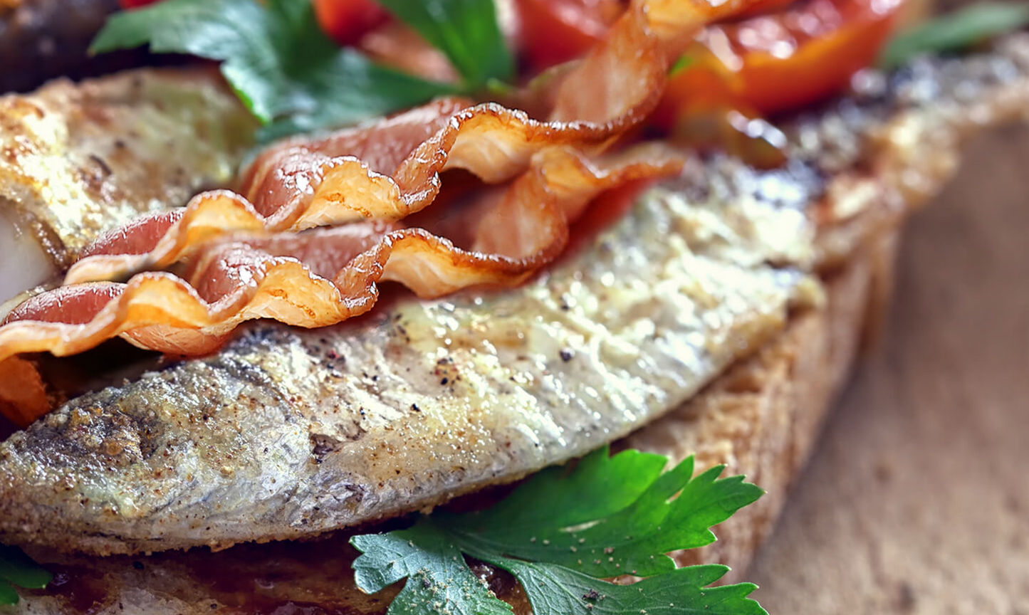 Mediterranean toasts with Denhay bacon